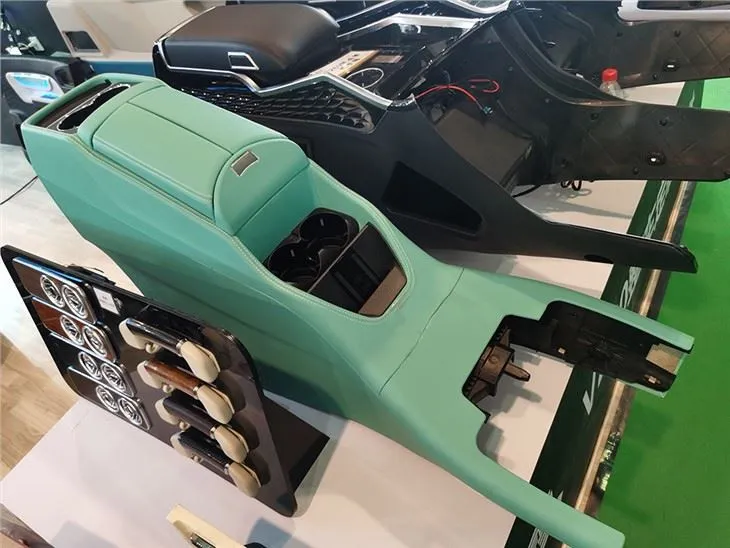 Caixa de apoio de braço para carro