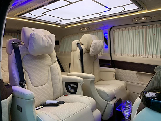 Personalização do interior do carro Mercedes-Benz V250