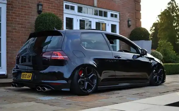 Que tipo de carro é adequado para modificação, bonito e barato?
