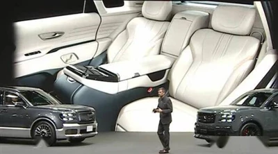 Estreia mundial do Toyota New Century SUV!