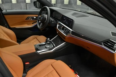 A BMW apresentou uma nova versão modificada do BMW 330i.