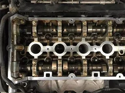 O óleo do motor não drenado danificará o motor