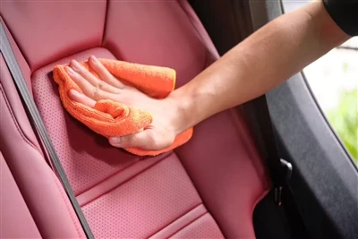 Quanto custa para limpar a almofada do assento do carro uma vez?