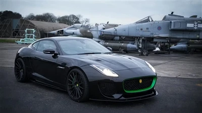 O Jaguar F-Type SVR modificado pela Lister tem uma potência de frenagem nomin...
