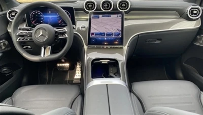 O excelente interior do Mercedes GLC 300 Coupe