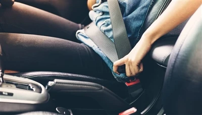 Use os cintos de segurança corretamente