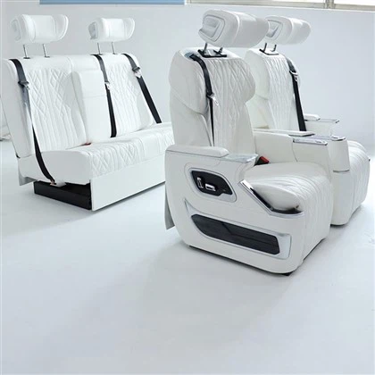 O velocista interior do carro MPV assenta a cadeira do capitão